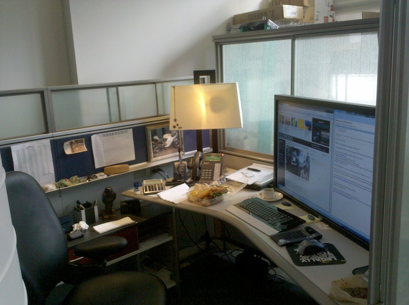 Illustration for article titled 42" Office Monitor Is As Good for Your Eyes As It Is For Your Privacy